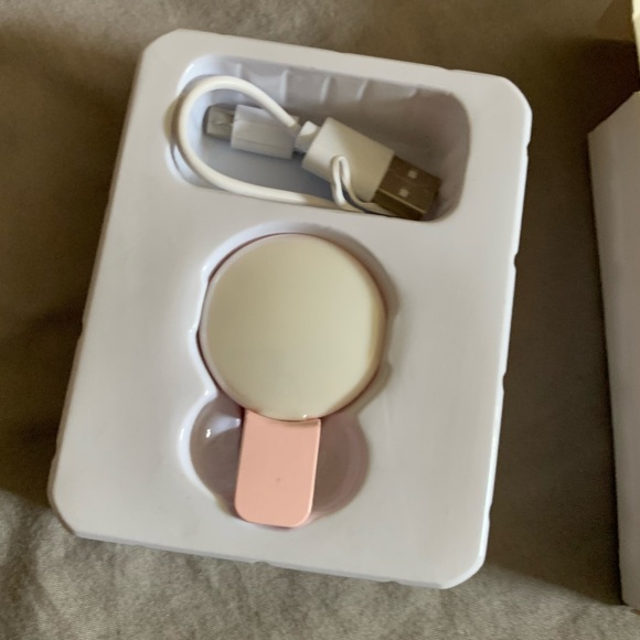 NIB Online Live Selfie Light Shot LED Flash Rechargeable Clip Mini Fill-in Light - Picture 3 of 10